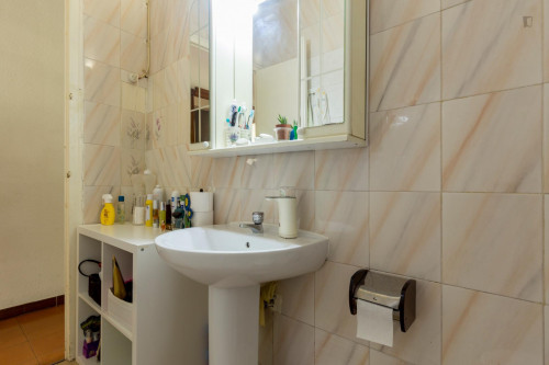 Shiny double bedroom near the Lesseps metro