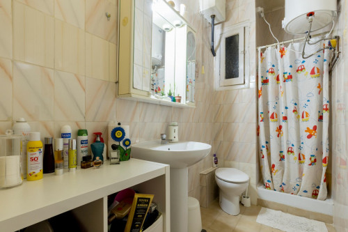 Shiny double bedroom near the Lesseps metro