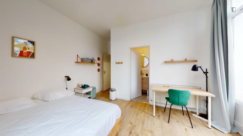 Appealing double ensuite bedroom with a kitchenette, in St Maurice - Pellevoisin