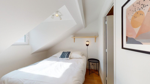 Cosy single ensuite bedroom near Préfecture du Nord