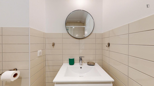 Cosy single ensuite bedroom near Préfecture du Nord