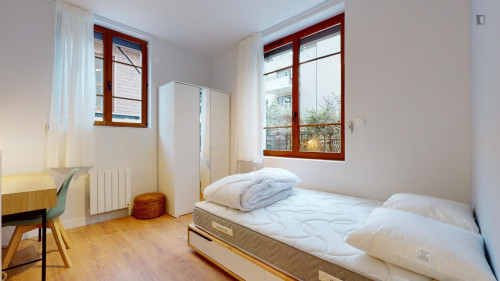 Nice double bedroom near Parc Georges Bazin