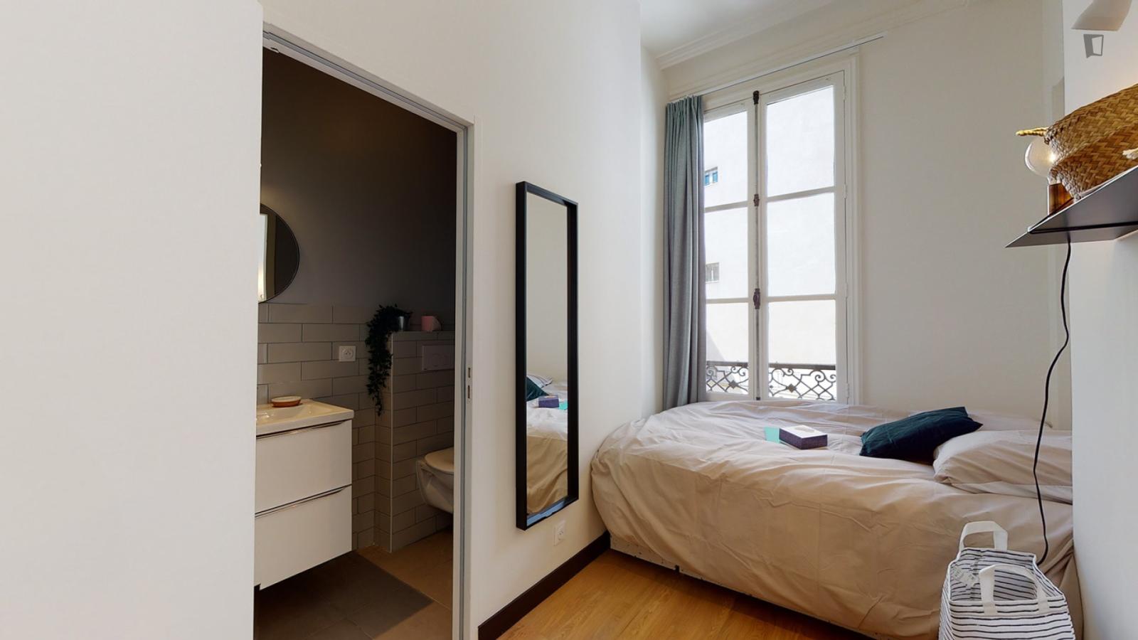  Appealing Single Ensuite Bedroom In Saint-Georges  -  Appealing single ensuite bedroom in Saint-Georges  - Gallery -  1