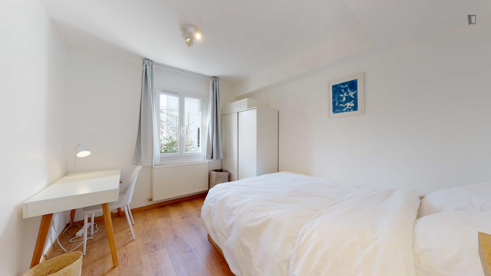  Dashing Double Bedroom In Suresnes  -  Dashing double bedroom in Suresnes  - Gallery -  1
