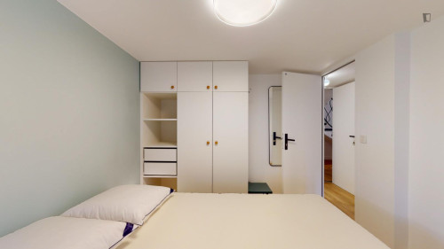 Neat double bedroom near Square Robespierre