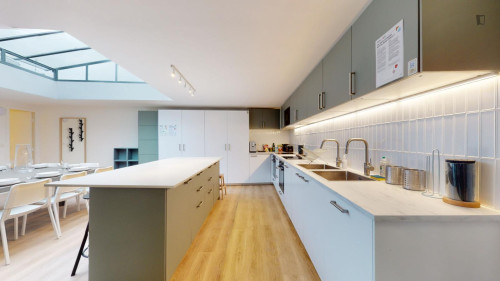 Neat double bedroom near Square Robespierre  - Gallery -  5