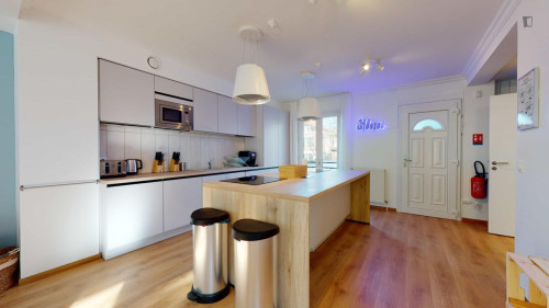 Pleasant double bedroom in Suresnes