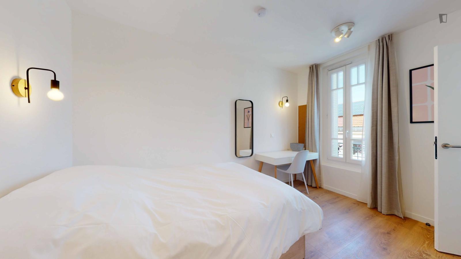  Inviting Double Ensuite Bedroom In Suresnes  -  Inviting double ensuite bedroom in Suresnes  - Gallery -  1