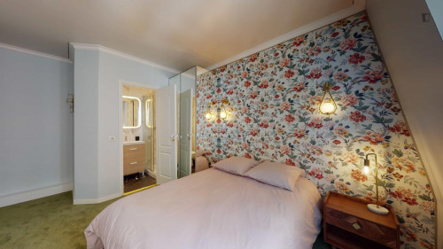Double ensuite bedroom in popular Montmartre