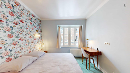 Double ensuite bedroom in popular Montmartre