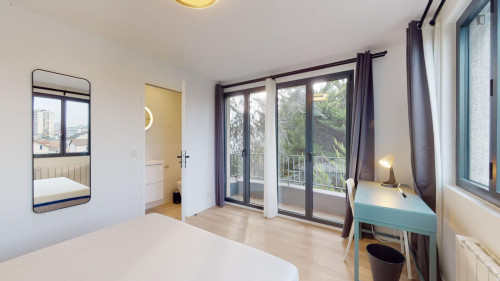Big double ensuite bedroom near Square Robespierre
