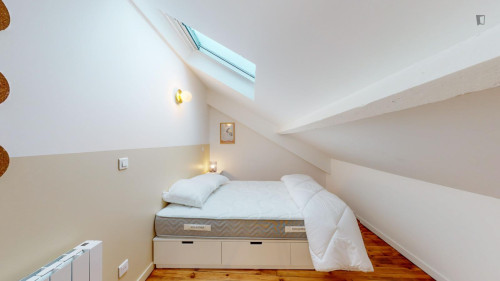 Inviting double ensuite bedroom in Montreuil