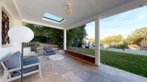 Pleasent single ensuite bedroom near Château des Mèches
