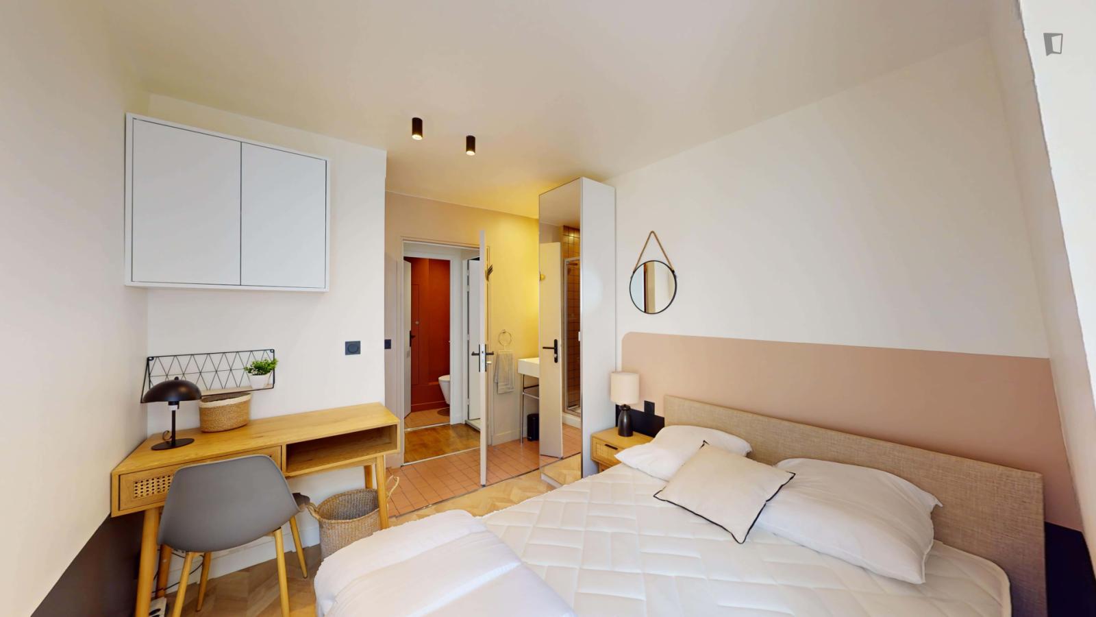 Neat And Cosy Double Ensuite Bedroom In 18th Arrondissement  -  Neat and cosy double ensuite bedroom in 18th arrondissement  - Gallery -  1