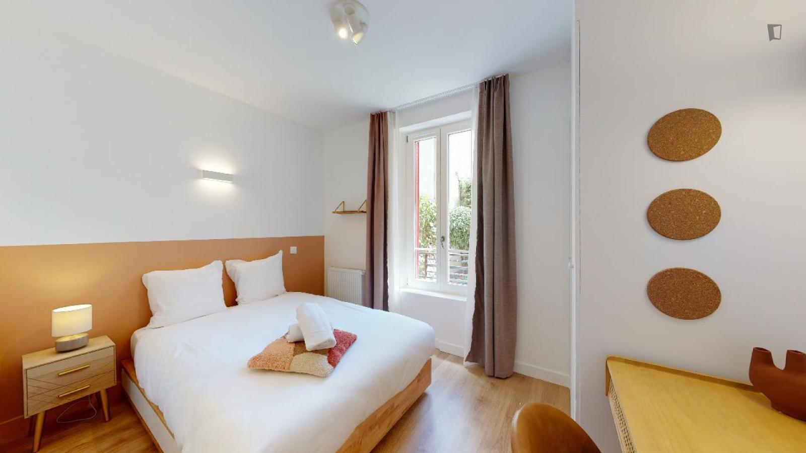  Nice Double Ensuite Bedroom In Montreuil  -  Nice double ensuite bedroom in Montreuil  - Gallery -  1