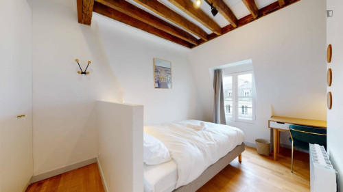 Neat and cosy double bedroom in Gaillon
