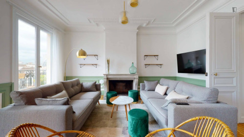 Alluring double ensuite bedroom in Gaillon