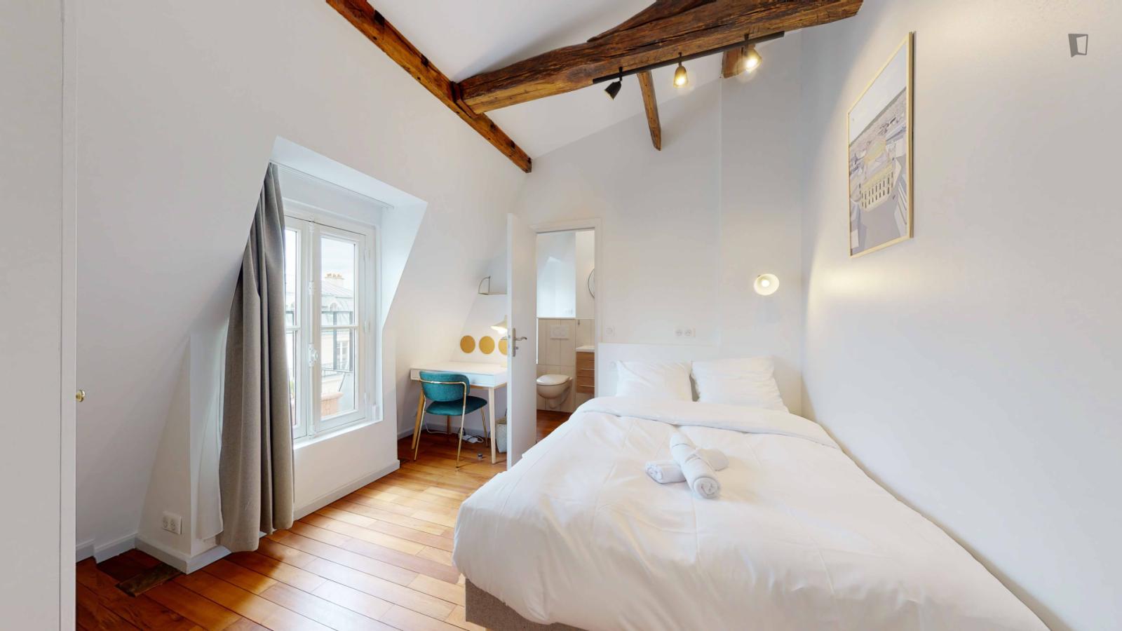  Alluring Double Ensuite Bedroom In Gaillon  -  Alluring double ensuite bedroom in Gaillon  - Gallery -  1