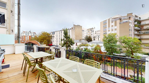 Homly single ensuite bedroom in Porte de Clignancourt