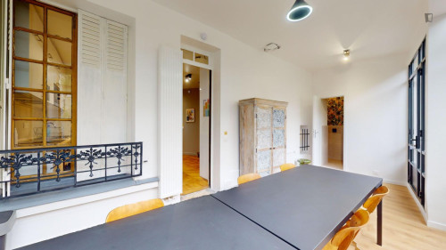 Homly single ensuite bedroom in Porte de Clignancourt