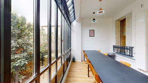 Homly single ensuite bedroom in Porte de Clignancourt