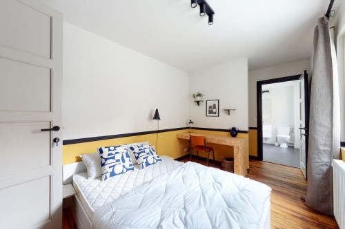 Pleasant ensuite double bedroom in Jourdan