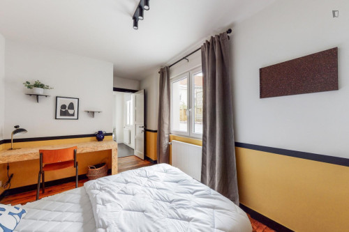 Pleasant ensuite double bedroom in Jourdan