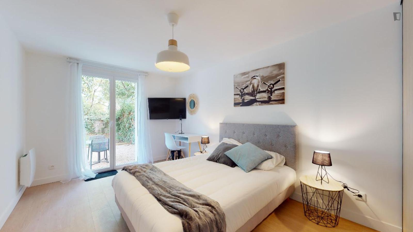  Big Double Bedroom Near Botanical Garden  -  Big double bedroom near Botanical Garden  - Gallery -  1