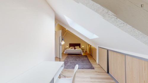 Inviting double ensuite bedroom near Parc de la Noë Mitrie