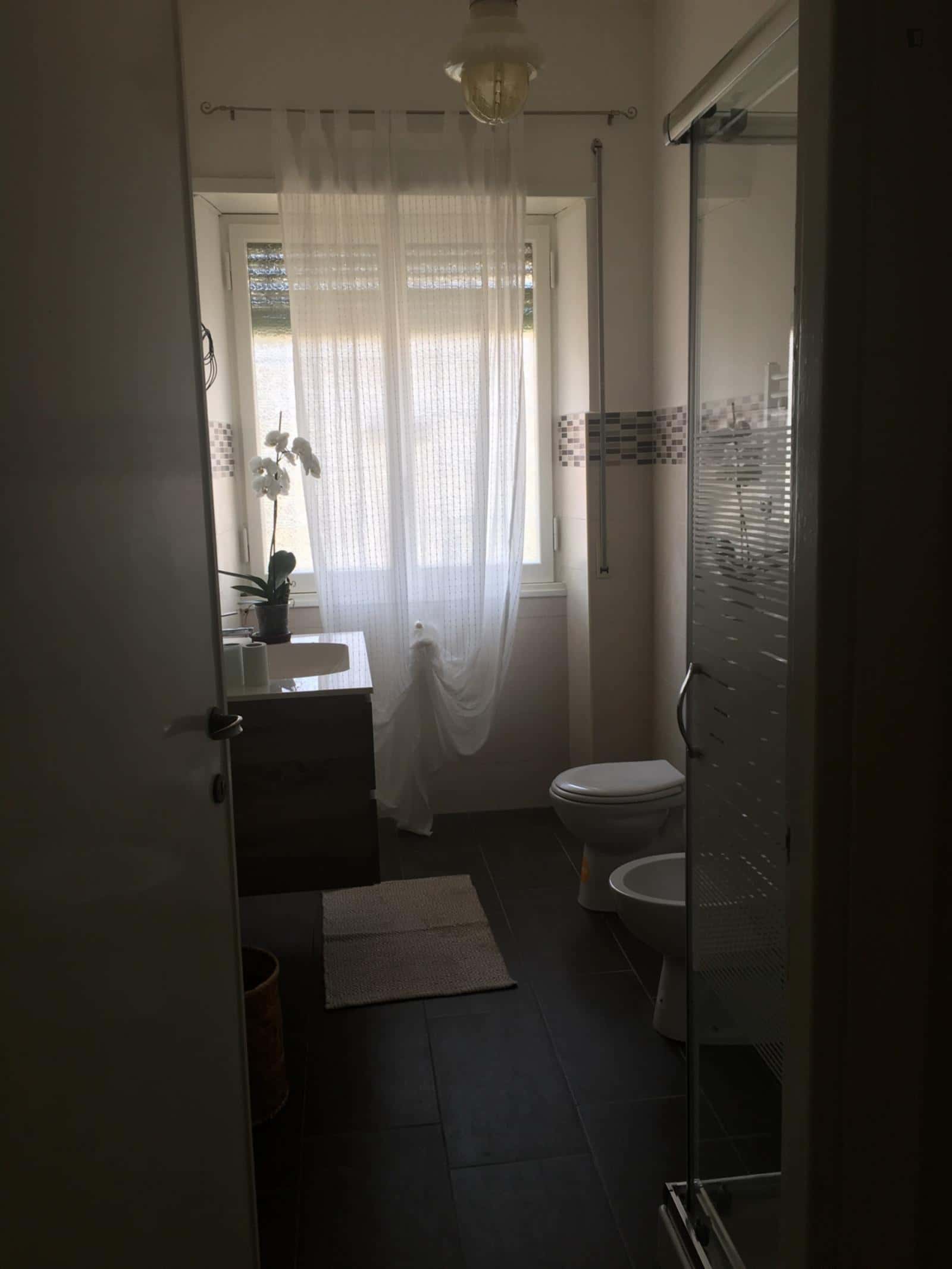  Room In Via Dell'Aquila Reale, Roma For 85 M² With 3 Bedrooms  -  Room in Via dell'Aquila Reale, Roma for 85 m² with 3 bedrooms  - Gallery -  1