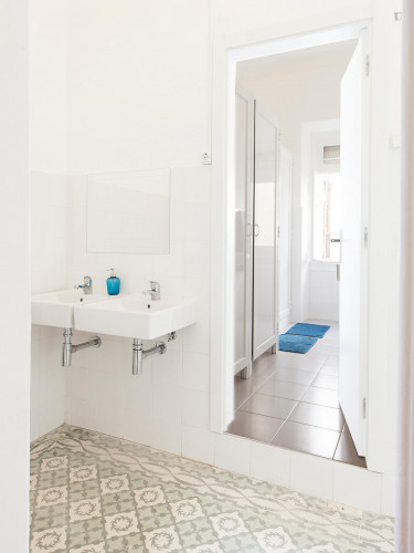 Welcoming double bedroom in São Sebastião  - Gallery -  5