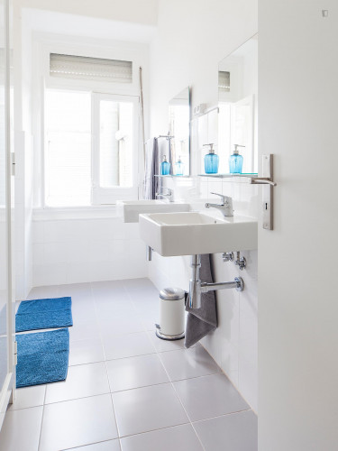 Welcoming double bedroom in São Sebastião