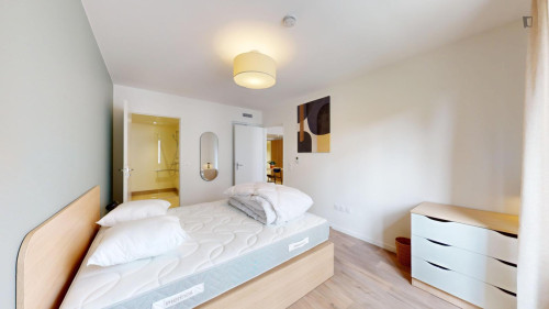Appealing double bedroom apartment in Asnieres-sur-seine neigbourhood