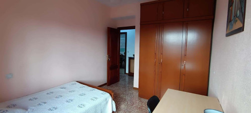 Room in Calle Condes de Crespo Rascón, Salamanca for 130 m² with 6 bedrooms