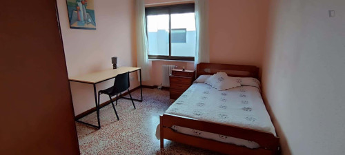 Room in Calle Condes de Crespo Rascón, Salamanca for 130 m² with 6 bedrooms