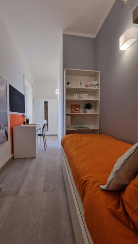 Room in Lungotevere di Pietra Papa, Roma for 156 m² with 6 bedrooms