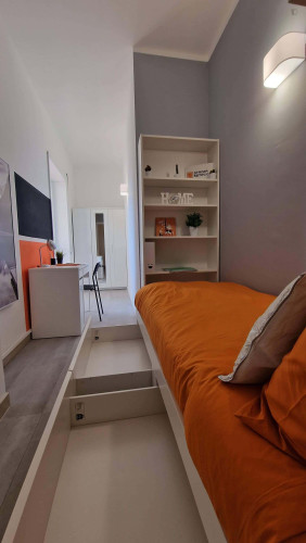 Room in Lungotevere di Pietra Papa, Roma for 156 m² with 6 bedrooms