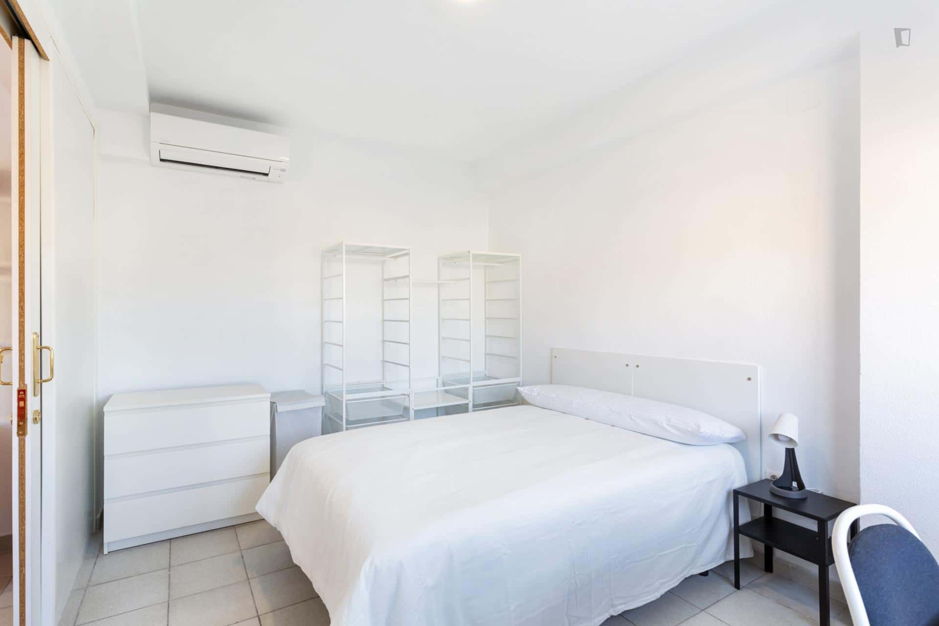 Room With 4 Bedrooms - 2