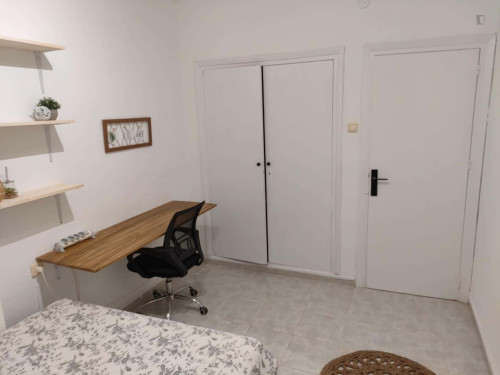 Room in Calle Pedro Antonio de Alarcón, Granada for 90 m² with 5 bedrooms