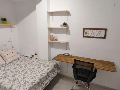 Room in Calle Pedro Antonio de Alarcón, Granada for 90 m² with 5 bedrooms - Gallery - 5