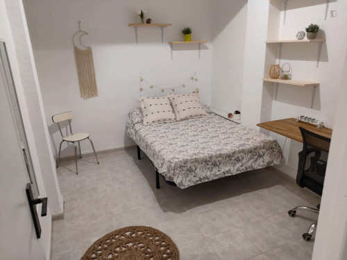 Room in Calle Pedro Antonio de Alarcón, Granada for 90 m² with 5 bedrooms
