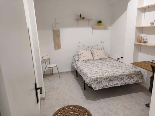 Room in Calle Pedro Antonio de Alarcón, Granada for 90 m² with 5 bedrooms