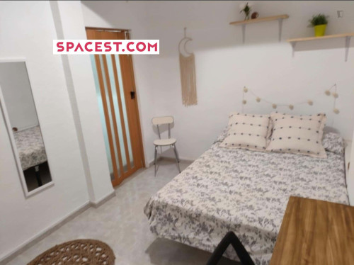 Room in Calle Pedro Antonio de Alarcón, Granada for 90 m² with 5 bedrooms - Gallery - 8