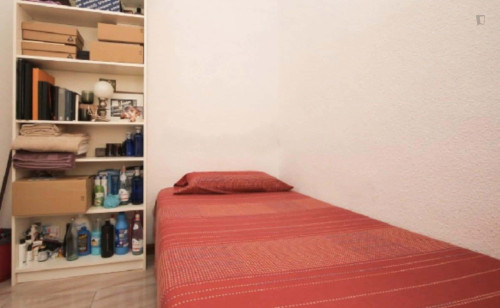 Room in Calle Buensuceso, Granada with 3 bedrooms