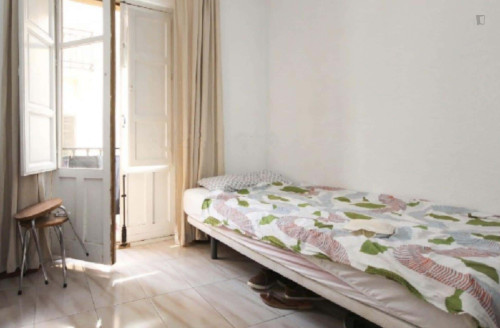 Room in Calle Buensuceso, Granada with 3 bedrooms