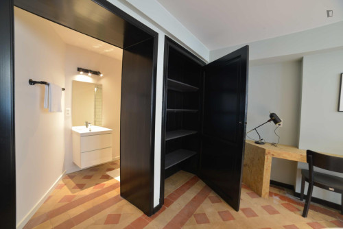 Nice ensuite double bedroom near Schuman metro