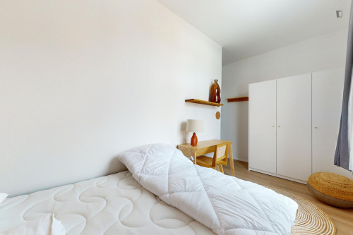 Homely double bedroom in Saint-Gilles