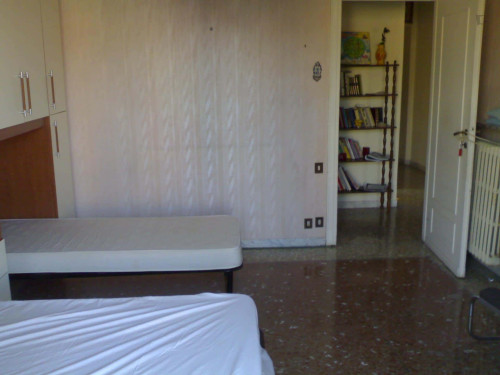 Room in Via Federico Ozanam, Roma for 110 m² with 4 bedrooms