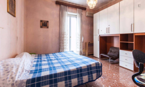 Room in Via Federico Ozanam, Roma for 110 m² with 4 bedrooms