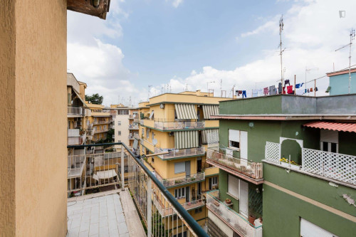 Room in Via Federico Ozanam, Roma for 95 m² with 2 bedrooms